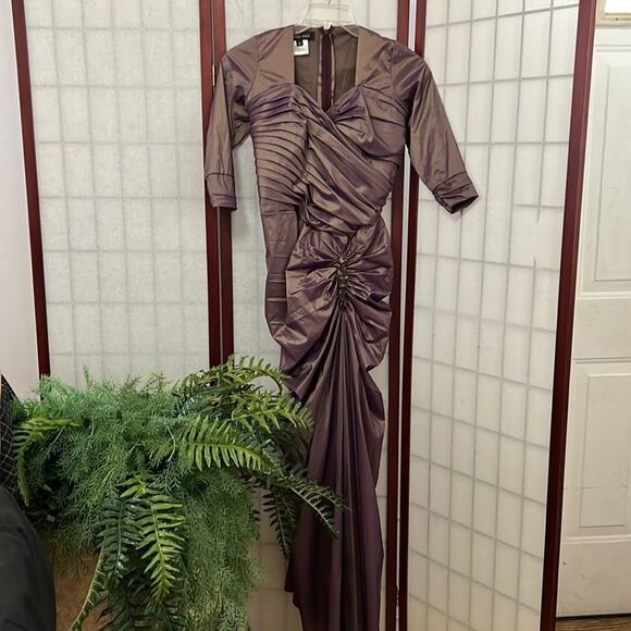 TADASHI SHOJI RUCHED BODICE‎ BEAUTIFUL JEWELED MAXI PARTY, WEDDING, FORMA… - Picture 1 of 11